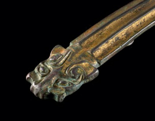 Fibule en Bronze Doré, Chine, époque Han (206 Av. J.C. - 220 Ap. J.C.) - Arts d
