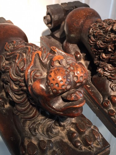 Antiquités - Two Walnut Lion Bearers, Italy, ca 1550