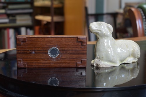 Antiquités - Cream coloured ceramic Dog, Tang Dynasty 618-907