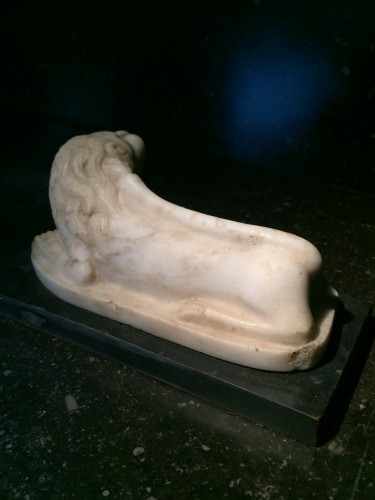 Renaissance - Little lion in marble - Italy, ca 1700