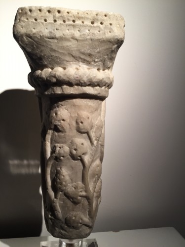 Antiquités - Marble column fragment (Italy, end of 12th cent)