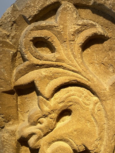 Stèle avec Griphon et Oiseau (Italie, XIIIe) - Seghers & Pang Fine Arts