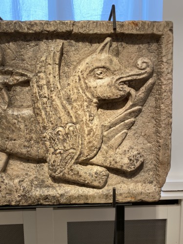 Antiquités - Grand relief de griffon, Italie XIIe siècle