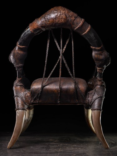 Colonial African Leather &amp; Horn Throne Armchair, 1st half 20th Century - 