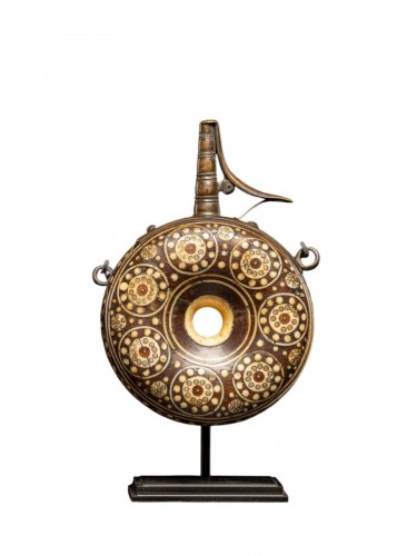 Poire à poudre en bois incrustée d’os,, Allemagne Nuernberg