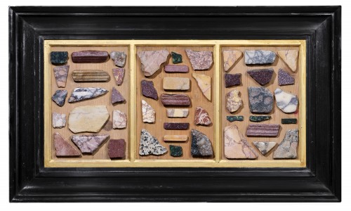 Une paire de triptyques présentant des échantillons de marbres antiques - Objets de Curiosité Style 