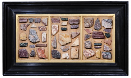 Objets de Curiosité  - Une paire de triptyques présentant des échantillons de marbres antiques