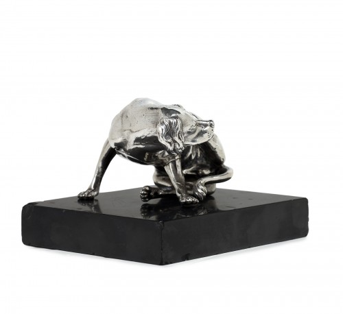 Sculpture  - Dog scratching its ear, a 17th century silver-plated pewter sculpture 