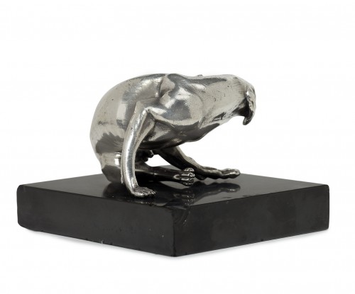 Dog scratching its ear, a 17th century silver-plated pewter sculpture  - 