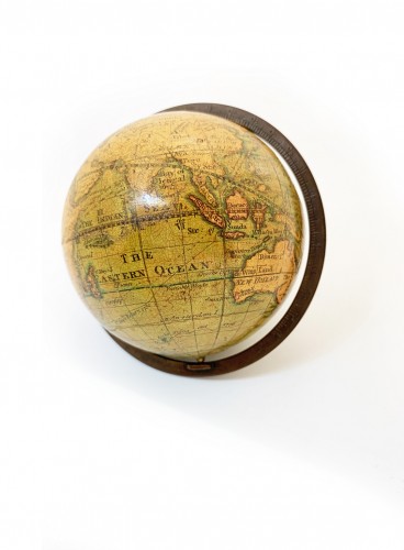 Antiquités - Paire de globes en miniature. Lane, Londres post 1833, ante1858