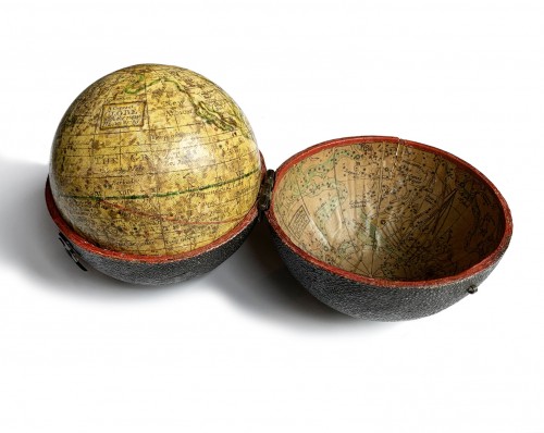 Globe de poche. Londres, entre 1775 et 1798. Réédition du globe 1719 par Hermann Moll - Collections Style 