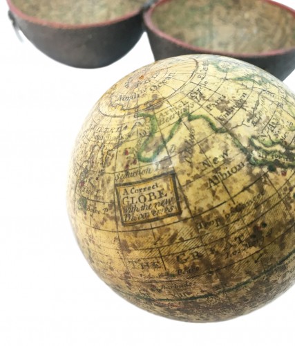 Collections Instruments scientifiques - Globe de poche. Londres, entre 1775 et 1798. Réédition du globe 1719 par Hermann Moll