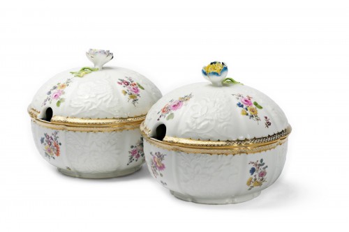 Pair of Porcelain Sugar Bowls with Flower Knobs. Meissen Circa 1748-1775