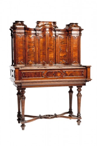 Wrriting desk with upper cabinet. Milan circa 1730
