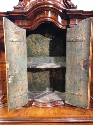Wrriting desk with upper cabinet. Milan circa 1730 - 