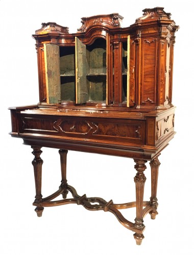Wrriting desk with upper cabinet. Milan circa 1730 - 