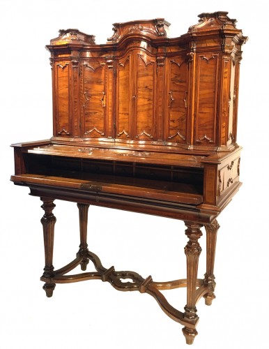  - Wrriting desk with upper cabinet. Milan circa 1730