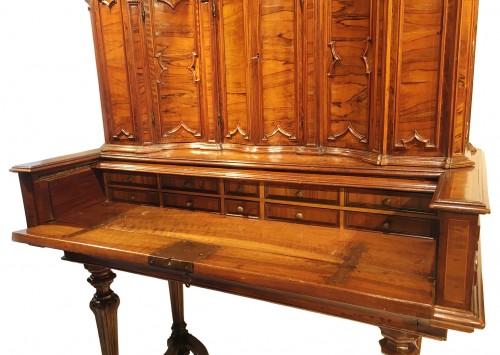 Antiquités - Wrriting desk with upper cabinet. Milan circa 1730