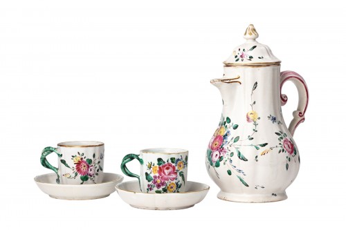 A coffee pot and 2 cups. Antonio Ferretti Manufacture Lodi, Circa 1765-1770