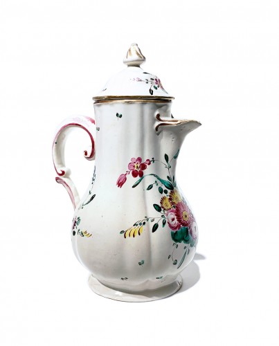 Porcelain & Faience  - A coffee pot and 2 cups. Antonio Ferretti Manufacture Lodi, Circa 1765-1770
