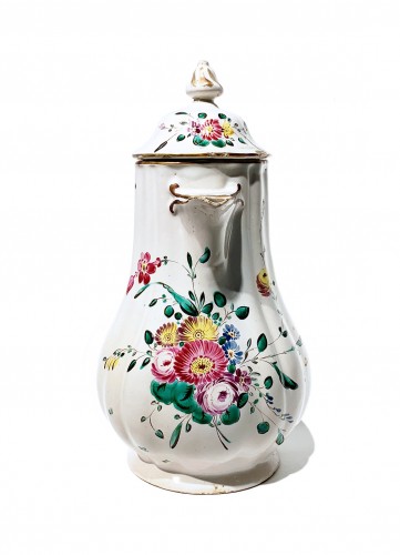 A coffee pot and 2 cups. Antonio Ferretti Manufacture Lodi, Circa 1765-1770 - 