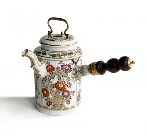 Porcelain Chocolate Pot. Meissen 1740 Circa - Porcelain & Faience Style 