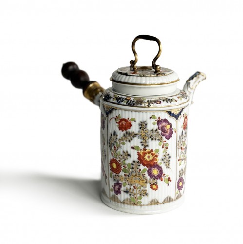 18th century - Porcelain Chocolate Pot. Meissen 1740 Circa