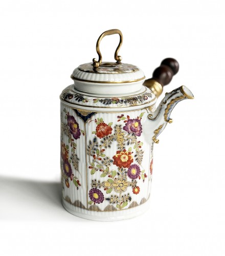  - Porcelain Chocolate Pot. Meissen 1740 Circa