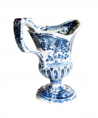 Verseuse en faïence, Manufacture d’Antonio Maria Coppellotti, Lodi vers 1735 - Subert