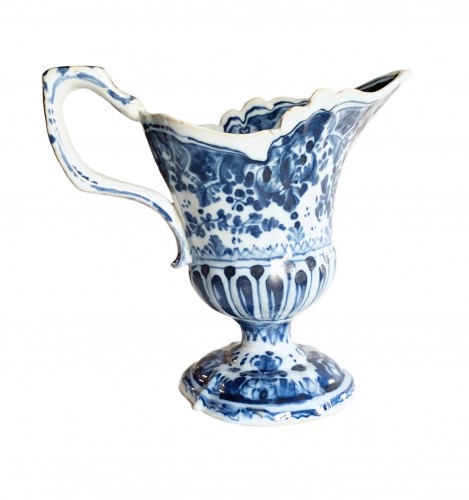 XVIIIe siècle - Verseuse en faïence, Manufacture d’Antonio Maria Coppellotti, Lodi vers 1735