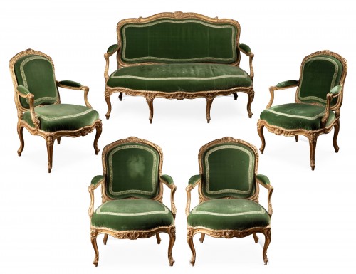 Salon Louis XV en bois doré comprenant quatre fauteuils et un sofa estampillé de Jean-Baptiste Tilliard