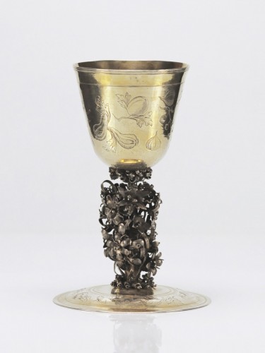 Antique Silver  - A parcel-gilt cup on foot engraved with fruits and vegetables