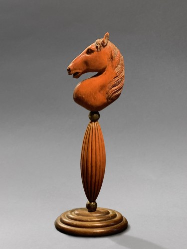 A boxwood horse bust on stand - Curiosities Style 