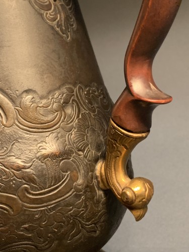 A gilt and patinated copper coffee pot - Ural, circa 1770 - Decorative Objects Style 
