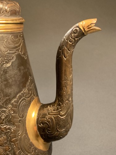 Decorative Objects  - A gilt and patinated copper coffee pot - Ural, circa 1770