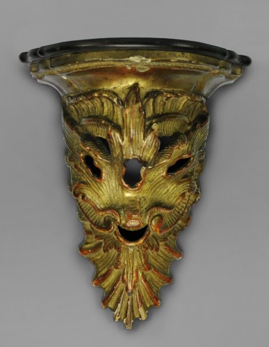 Console d'applique en bois doré et sculpté représentant un masque feuillagé - Mobilier Style 