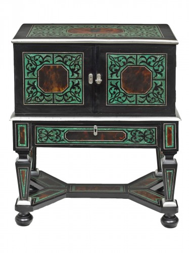 Petit cabinet sur piétement- Probablement Anvers, XVIIe siècle