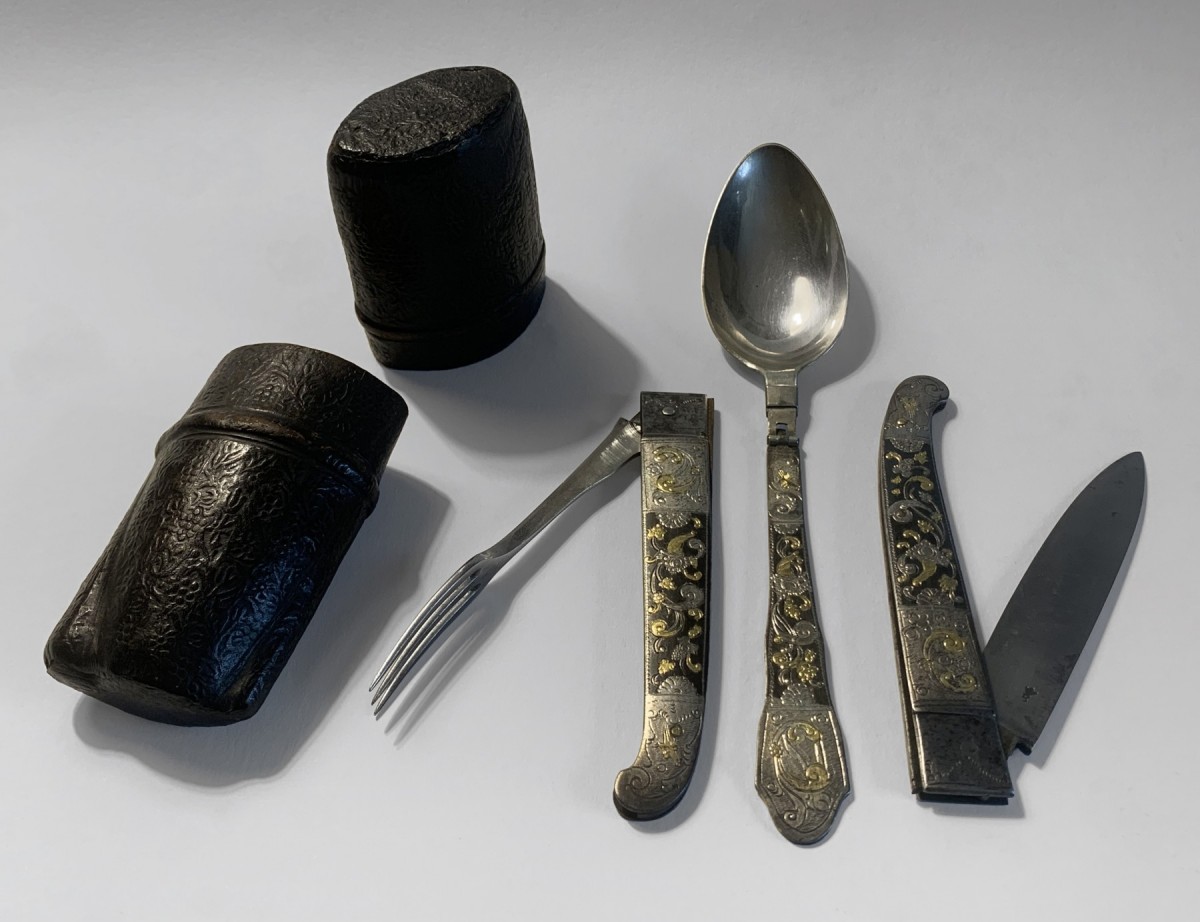 A travel cutlery set in its leather case - 18th century - Ref.81104