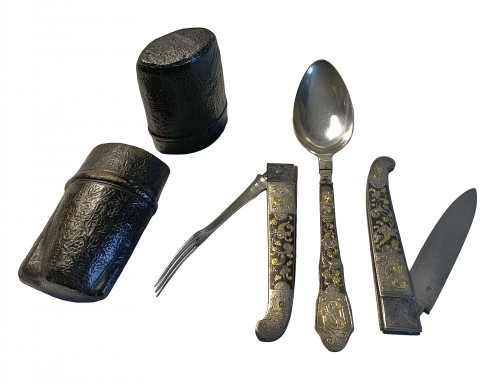 A travel cutlery set in its leather case - 18th century