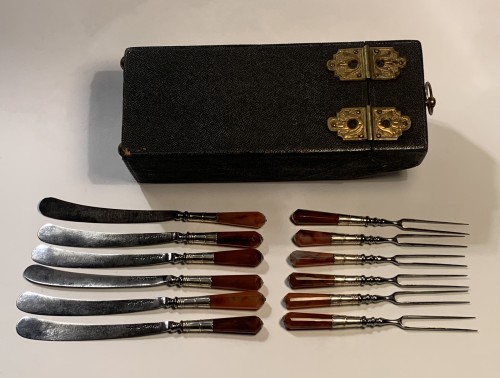 Service de couteaux et fourchettes en agate monté en argent, Londres 1700-1720 - Sylvie Lhermite-King
