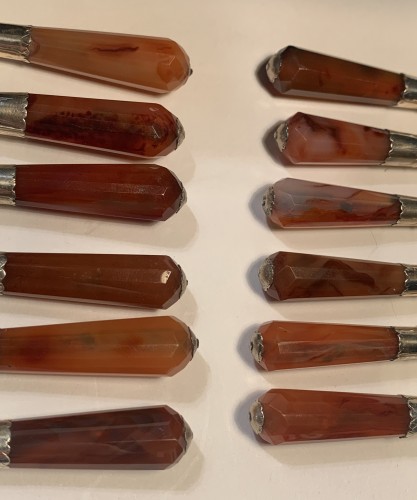 18th century - A silver mounted agate cutlery set in its original case, London 1700-1720