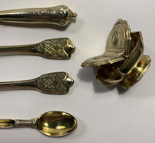 Argenterie et Orfèvrerie  - Nécessaire de voyage en argent doré - Augsbourg 1725-1730