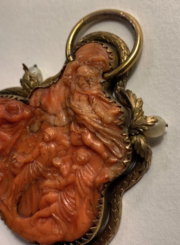 Antique Jewellery  - A silver-gilt mounted coral cameo - Trapani, late 16th century