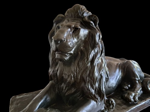 20th century - Japanese Bronze By Ichiga NUMATA - Reclining Lion