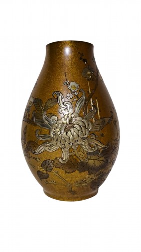 Vase Japonais en bronze d’Ishikawa (MITSUAKI) KOMEI (1852-1913) - Chrysanthèmes