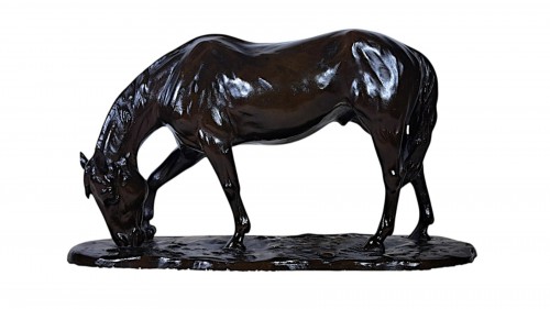 Bronze Japonais d’Itô KUNIO - un cheval paissant