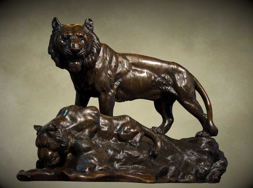 Asian Works of Art  - Japanese Bronze Genryusai SEIYA - A Tiger And Its Cub