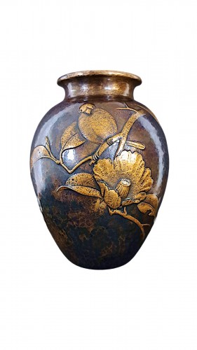 Vase japonais en bronze martelé de GYOKUSENDO, Oiseau sur une branche