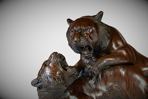 19th century - two tigers in struggle -Japanese Bronze by Genryusai SEIYA 
