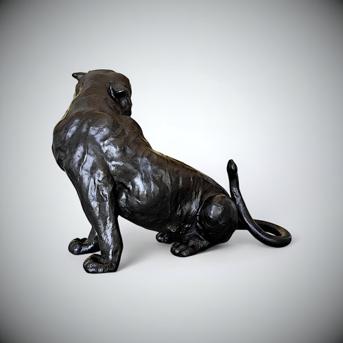 Tigre assis - Bronze japonais de Kaniya KUNIHARU  - Thienpont Fine Art